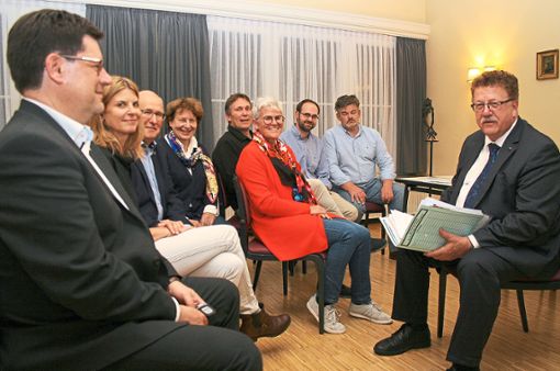 Gesprächsrunde der CDU-Kommunalpolitiker mit dem Bundestagsabgeordneten Hans-Joachim Fuchtel (rechts) in Freudenstadt.   Foto: Büro Fuchtel Foto: Schwarzwälder Bote