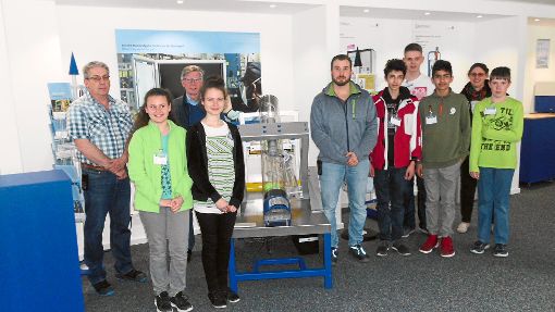 Auf Initiative des Jugendhauses Bad Wildbad besuchten technikinteressierte junge Leute die Firma Berthold Technologies in Bad Wildbad.  Foto: Jugendhaus Foto: Schwarzwälder-Bote