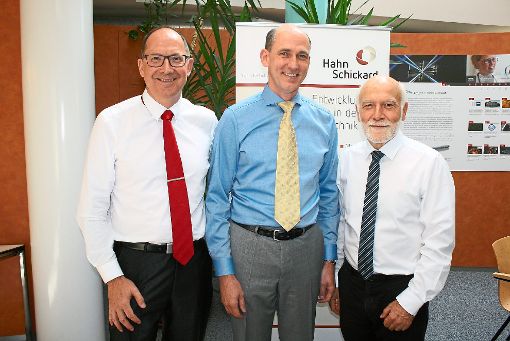 Die Institutsleitung  (von links): Roland Zengerle, Alfons Dehé und Yiannos Manoli  Foto: Schück