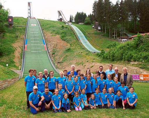 Insgesamt 26 Mädchen, drei Trainer sowie zwei Trainerinnen nahmen am SBW Mädchencamp in Degenfeld teil. Foto: Skiteam Foto: Schwarzwälder Bote