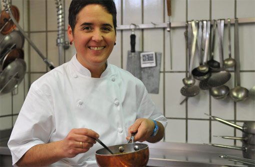 Douce Steiner aus Sulzburg ist Deutschlands erste 2-Sterne-Köchin. Foto: dpa