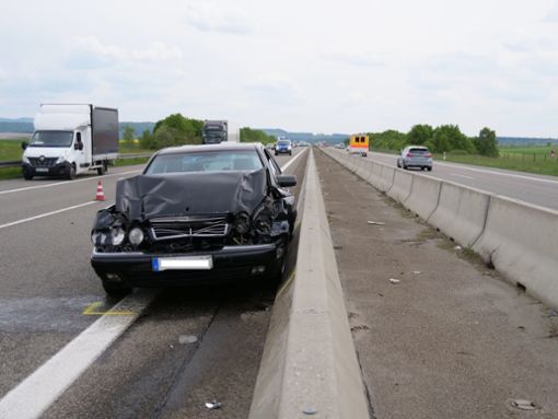 Bei einem zweiten Unfall krachte ein Auto gegen die Leitplanken. Foto: Robin Heidepriem