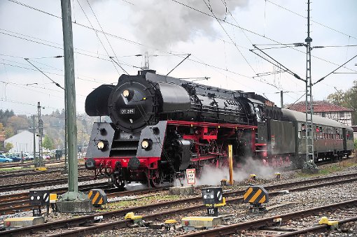 Sie fährt wieder, die gerade restaurierte Schnellzug-Dampflokomotive 01 519 ist wieder auf den Schienen unterwegs. Foto: Thomas Riedlinger