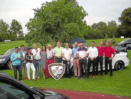 Strahlende Gesichter: die Sieger des Audi-Quattro-Cups beim Golfclub Hechingen-Hohenzollern. Foto: Privat Foto: Schwarzwälder-Bote