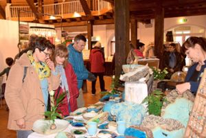 Viele Besucher, Bekanntes, Beliebtes und   Neues gab es beim Kunsthandwerkmarkt im Haus des Bürgers. Foto: Ursula Kaletta Foto: Schwarzwälder Bote