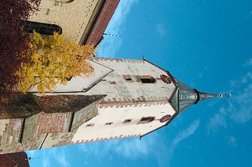 So sah der Empfinger Kirchturm im Herbst 2008 aus. Nach der Fertigstellung der Renovierung sind nun alle Kosten in Höhe von 312 000 Euro bezahlt. Foto: Hopp Foto: Schwarzwälder-Bote