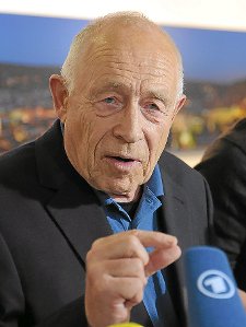 Heiner Geißler 
spricht in 
Schaffhausen