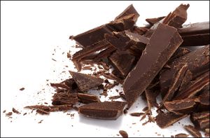 Studien haben gezeigt: Dunkle Schokolade beugt Schlaganfall und Herzinfarkt vor. Aber wie sieht es mit dem Schönheitseffekt aus? Foto: Picsfive/shutterstock.com