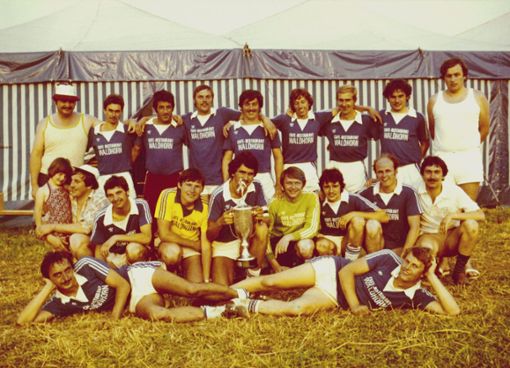 Eine erfolgreiche Saison spielte der VfL Fluorn 1978 mit dem Aufstieg in die Bezirksliga Schwarzwald, dem Bezirkspokalsieg sowie dem Gewinn des Heimbachwanderpokals, was man von der deutschen Nationalmannschaft nicht behaupten konnte. Sie schied bei der WM in Argentinien als Titelverteidiger in der Zwischenrunde aus.   Foto: Kaufmann