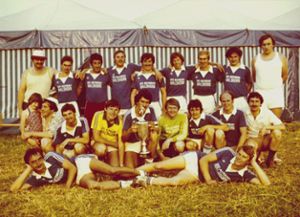 Eine erfolgreiche Saison spielte der VfL Fluorn 1978 mit dem Aufstieg in die Bezirksliga Schwarzwald, dem Bezirkspokalsieg sowie dem Gewinn des Heimbachwanderpokals, was man von der deutschen Nationalmannschaft nicht behaupten konnte. Sie schied bei der WM in Argentinien als Titelverteidiger in der Zwischenrunde aus.   Foto: Kaufmann