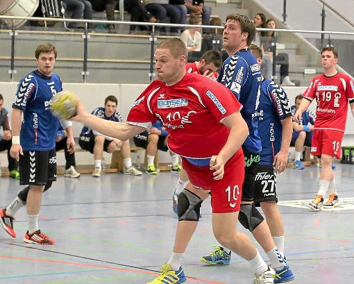 Thomas Ott sorgt sowohl in der Abwehr als auch  am Kreis für Verstärkung beim TSV Altensteig.   Foto: Priestersbach