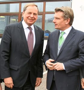 Staatssekretär Thomas Bareiß (rechts) im Gespräch mit IHK-Hauptgeschäftsführer   Wolfgang Epp.  Foto: IHK Foto: Schwarzwälder Bote