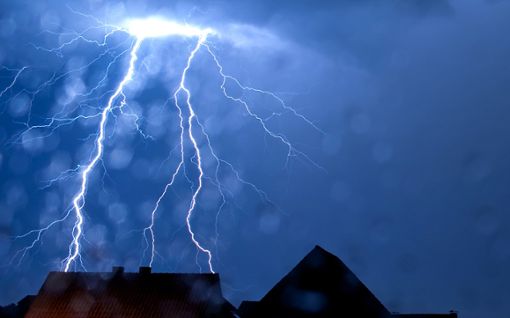 Am vergangen Montag gab es europaweit 270­. 000 Blitze, so der Blitz-Informationsdienst von Siemens.  Foto: Rensinghoff