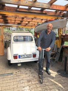 Konstrukteur Rolf Schöninger nutzt zum Einkaufen gerne seinen Tretroller. Foto: Jänsch Foto: Schwarzwälder Bote