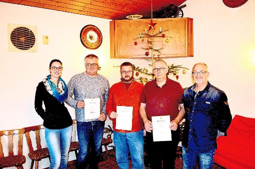 Der Bezirksimkerverein Haigerloch ehrte jüngst mehrere Mitglieder für ihre Vereinstreue.  Foto: Ertl Foto: Schwarzwälder-Bote