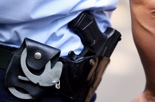 Die Polizei hat am Mittwoch in Dettingen unter Teck eine 42-Jährige nach einer Messerattacke festgenommen. Foto: dpa/Symbolbild