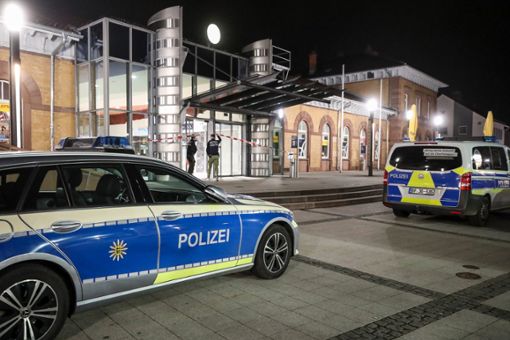Die Polizei hat den Villinger Bahnhof am Freitagabend abgesperrt. Foto: Marc Eich
