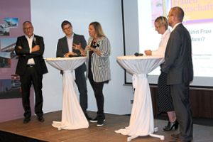 Auf dem podium (von links):  Bernd Flohr,  Dominik Solleder,  Melanie Steinhilber, Claudia Klumpp und Martin Klumpp (von links). Foto: Breisinger Foto: Schwarzwälder Bote
