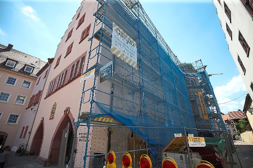 Mittlerweile wurden Teile der Fassade vom Alten Rathaus abgetragen. Foto: Eich