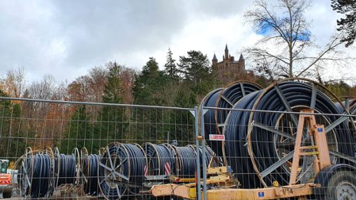 Mit diesem Kabelwerk soll die Stromversorgung der Burg Hohenzollern modernisiert werden. Ein Mammutprojekt. Foto: Roth