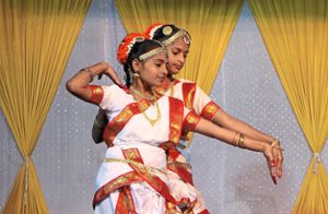 Mit  Musik und  Tänzen geben Inder einen Einblick in ihre  Kultur und  berichten von der Liebe Gottes in ihren Einrichtungen. Foto: Kirche Foto: Schwarzwälder Bote