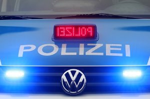 Die Polizei rückt am Mittwochabend in Esslingen wegen eines bewaffneten Mannes aus. Foto: dpa/Symbolbild