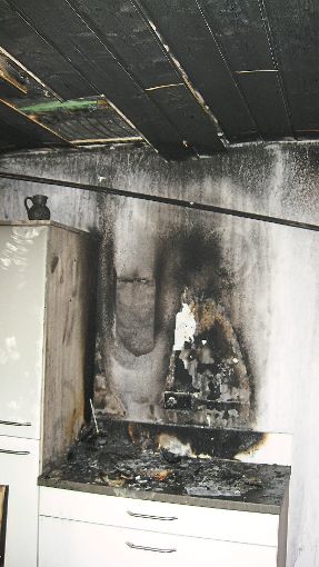 Auf mindestens 50. 000 Euro wird die Höhe des Sachschadens geschätzt, den das Feuer angerichtet hat.    Foto: Feuerwehr