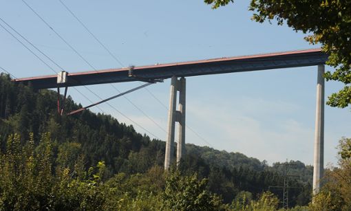 Die Autobahnbrücke Weitingen ist schon wieder in einem schlechten Zustand.  Foto: Hopp