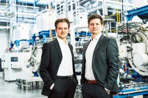 Tobias Hilgert (links) und Marc Siemer, die Geschäftsführer der Simon Group, sind auf Innovationskurs. Foto: Simon Foto: Schwarzwälder Bote