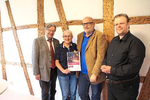 Karl-Heinz Rauch (von links),  Monika Bucher, Elmar Schubert und Andreas Seidel sind gespannt auf die Beteiligung der Hechinger an den kommenden Aktionen unter dem Motto Brücken statt Mauern.  Foto: Huger
