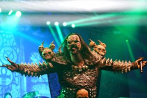 Die Finnen von Lordi ließen beim Bang Your Head-Opening nichts anbrennen. Foto: Frank Engelhardt