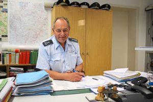 Polizeihauptkommissar Dieter König leitet seit 2007 den Polizeiposten Altensteig. Foto: Köncke Foto: Schwarzwälder Bote