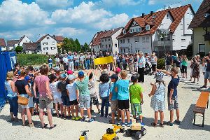 Groß war das Interesse der Hochdorfer Bevölkerung beim Festakt zum Spatenstich des Neubaugebiets Reesengarten.  Foto: Kunert