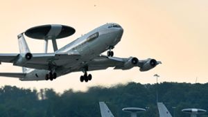 Aufklärung in der Luft: Nato-Flugzeug über dem Nordschwarzwald