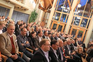 Mehr als 200 Besucher folgen beim Herbstempfang der IHK Reutlingen in der Hohenzollernhalle auch der Rede des von Thomas Bareiß (CDU). Foto: Kauffmann Foto: Schwarzwälder Bote