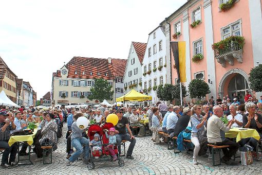 Voll – beinahe überfüllt – war es am Samstag auf dem Rottenburger Marktplatz.  Foto: Scharnowski