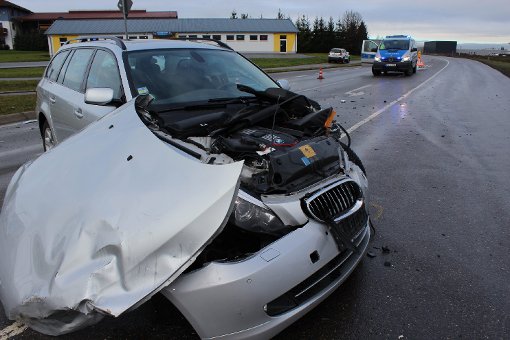 Bei einem Unfall zwischen Hechingen und Bodelshausen sind am Dienstag zwei Personen schwer verletzt worden. Foto: Beiter