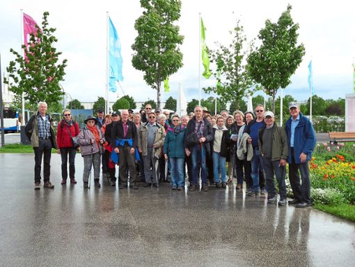 Die Gruppe aus dem Kreis Calw stellte sich am Eingang der Bundesgartenschau zum Gruppenfoto auf. Foto: Breitling Foto: Schwarzwälder Bote