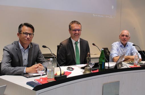 Von links: Bürgermeister Hendrik Bednarz, Oberbürgermeister Stephan Neher und Erster Bürgermeister Thomas Weigel. Foto: Baum