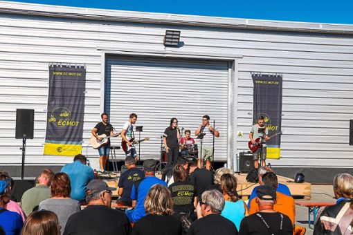 Rockig-poppig-christliche Musik gab es am Sonntag auf dem Gelände der Firma Mayer zu hören. Foto: Geisel Foto: Schwarzwälder Bote