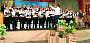 Der Jubiläumsverein und der  Liederkranz Kippenheim umrahmten den Festakt zum  125. Geburtstag des MGV Kippenheimweiler. Fotos: Wendling Foto: Schwarzwälder Bote