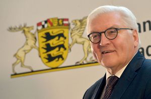 „Die meisten kennen mich“: Frank-Walter Steinmeier hat sich am Freitag im Landtag rund 170 von der SPD geladenen Gästen vorgestellt, darunter viele der 80 Wahlleute zur Bundesversammlung. Foto: dpa