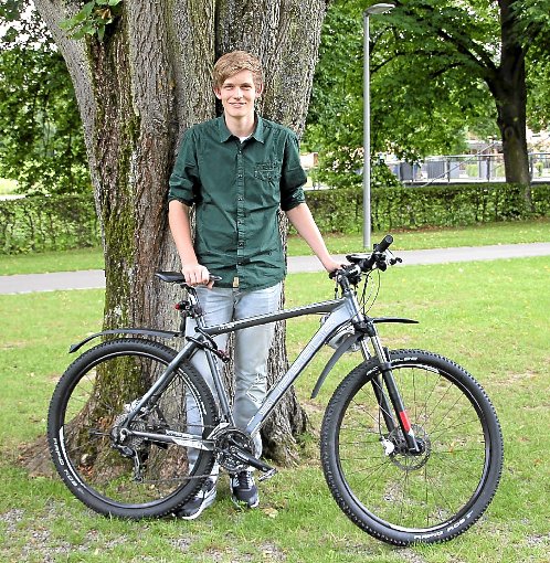 So kennt man ihn: Lukas Grzib mit dem Rad.  Foto: Ließmann