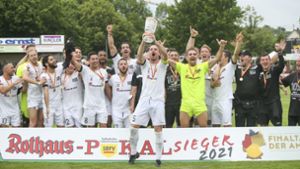 SBFV-Rekordpokalsieger FC Villingen will – wie zuletzt 2021 – am 25. Mai den Cup in die Höhe stemmen. Noch aber steht das Halbfinale in Teningen an. Der SC  Lahr steht dagegen schon im Finale. Foto: Sigwart
