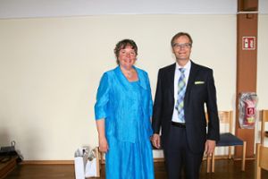 Das Pfarrerehepaar Susanne und Friedemann Fritsch wird mit viel Lobesworten verabschiedet. Foto: Hübner Foto: Schwarzwälder Bote