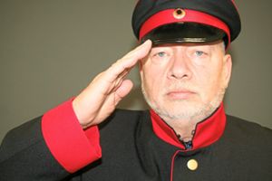 Uwe Nimmergut  in  preußischer Militäruniform. Der Hauptmann von Köpenick könnte die Rolle seines Lebens sein.  Foto: Rath Foto: Schwarzwälder Bote