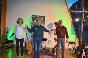 Barbara Gräsle, Stephan Kalinke  und Andreas Mack (von links) begeisterten das Ostelsheimer Publikum.  Foto: Bausch Foto: Schwarzwälder-Bote