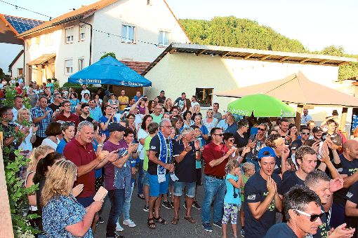 Viele hundert Gäste aus der Region strömen am Samstag und Sonntag nach Hondingen und genießen die Open-Air-Veranstaltung. Foto: Bäurer