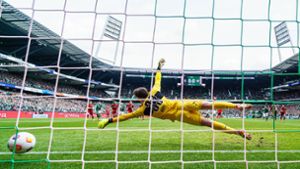 Zweimal landete der Ball im Stuttgarter Tor. Foto: IMAGO/Eibner-Pressefoto/Marcel von Fehrn