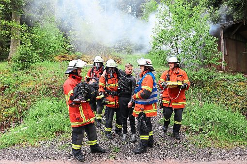 Die Feuerwehr konnte bei der Übung zwei Jugendliche in Sicherheit bringen. Foto: Feuerwehr Wildberg Foto: Schwarzwälder-Bote